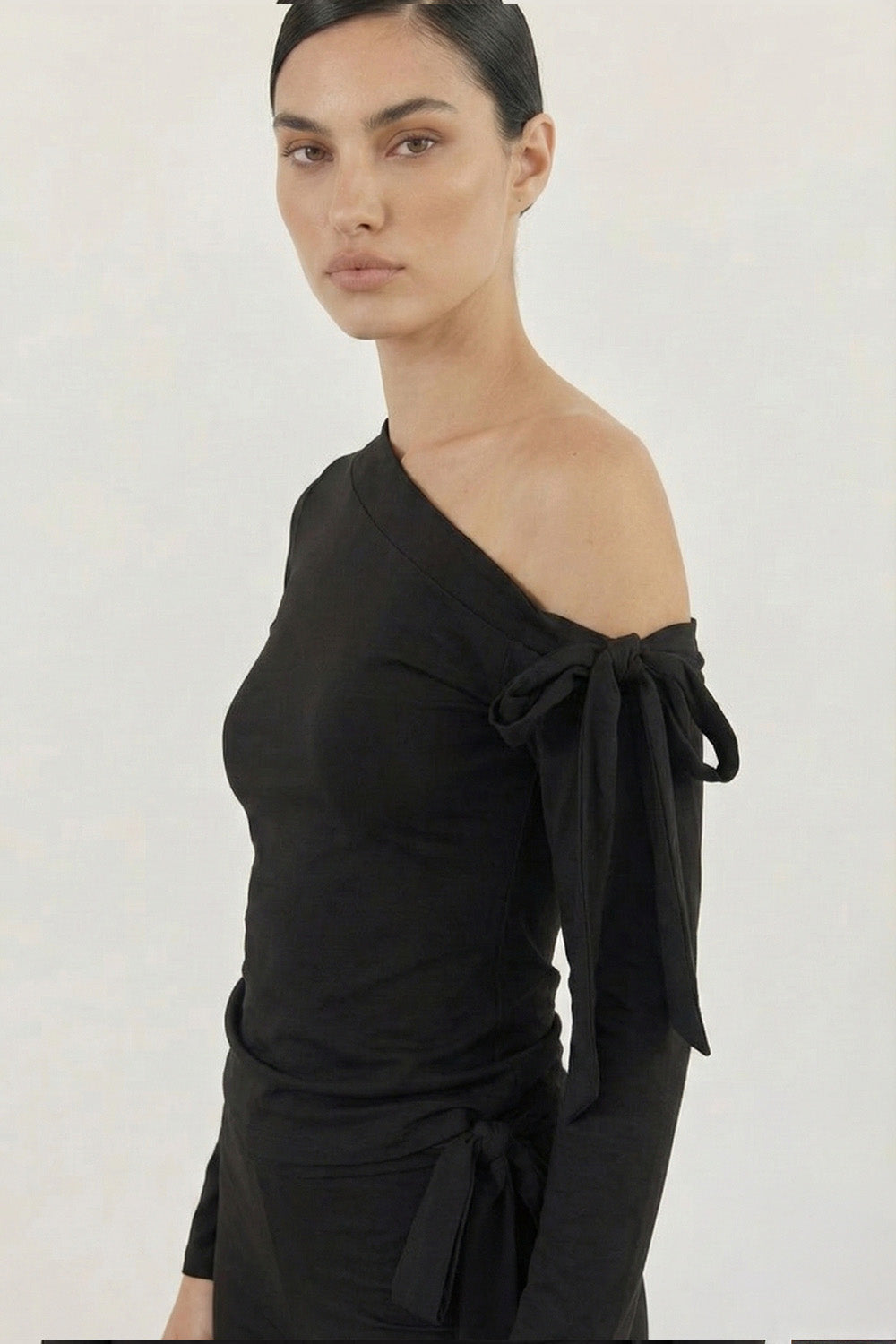 ASYMMETRIC LONG-SLEEVE TOP - BLACK