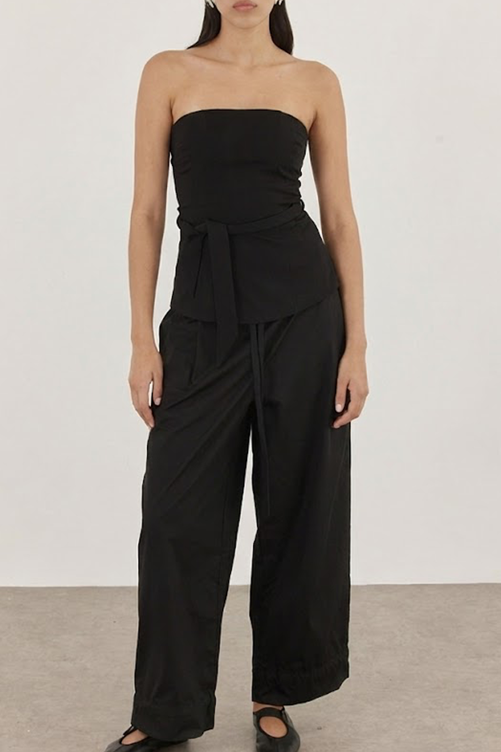 AIRI BLACK STRAPLESS TOP