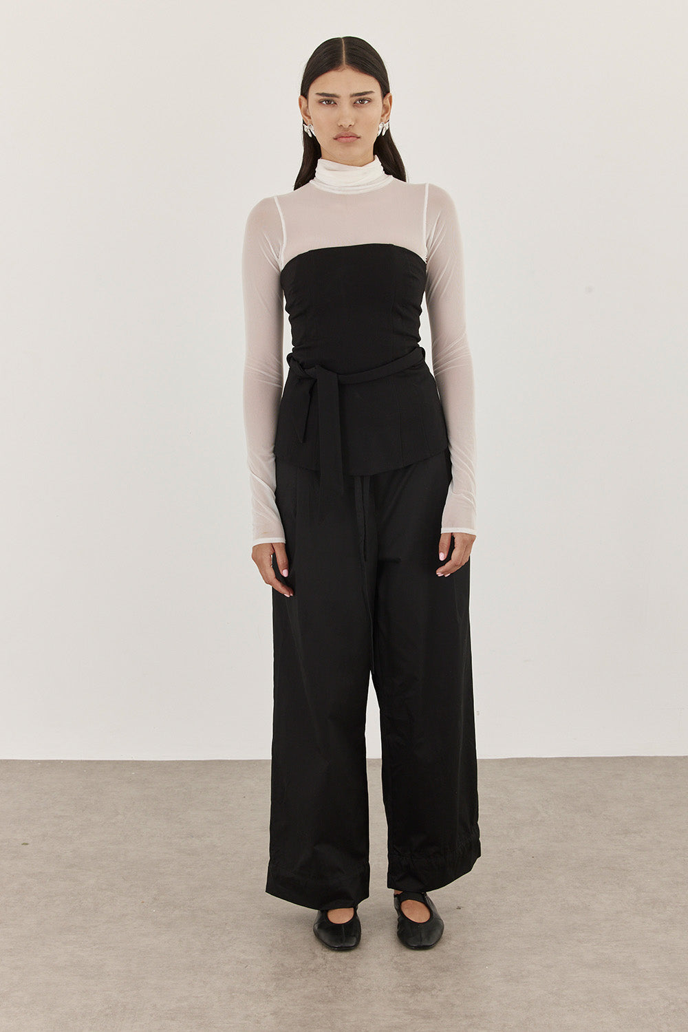 AIRI BLACK STRAPLESS TOP