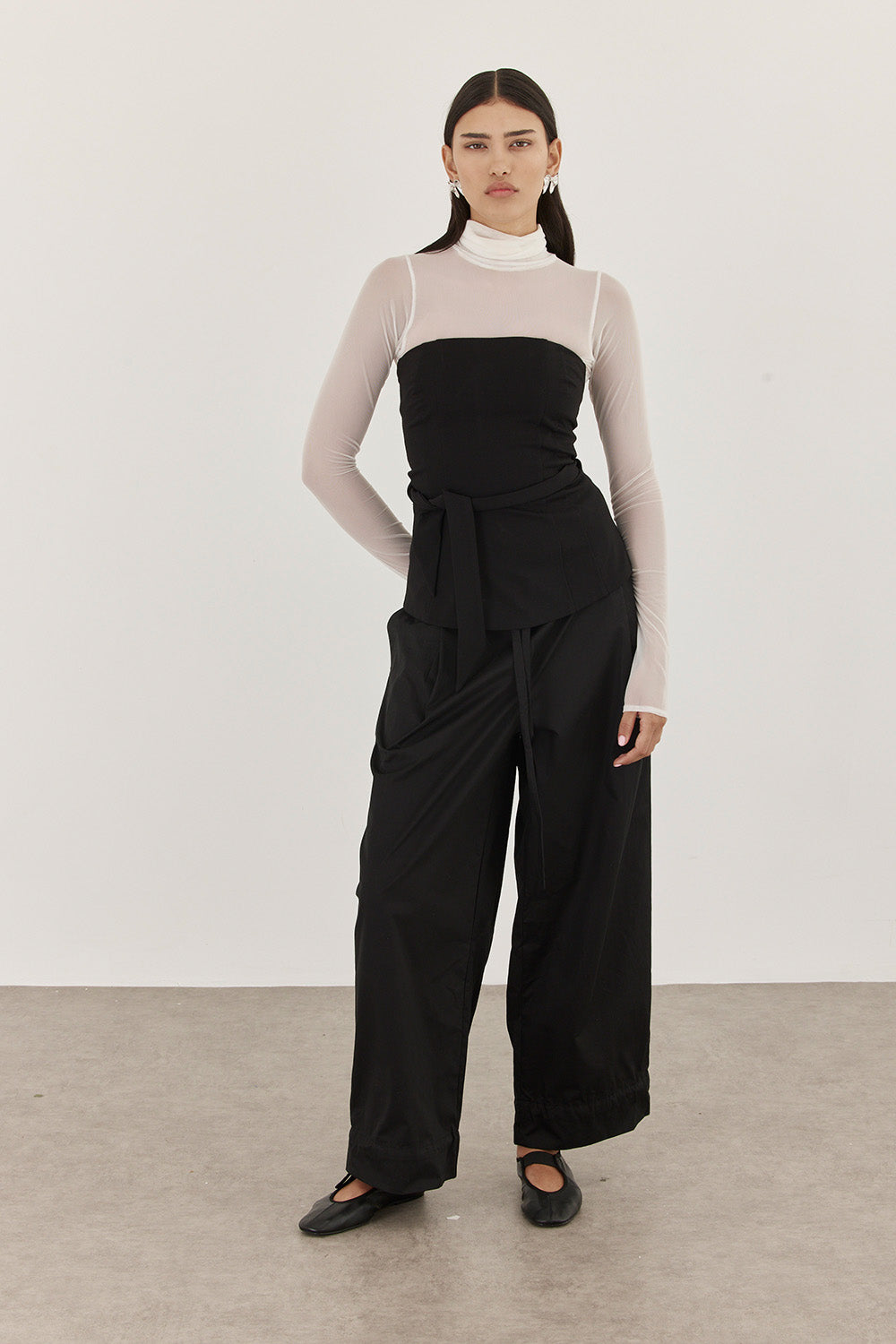 AIRI BLACK STRAPLESS TOP