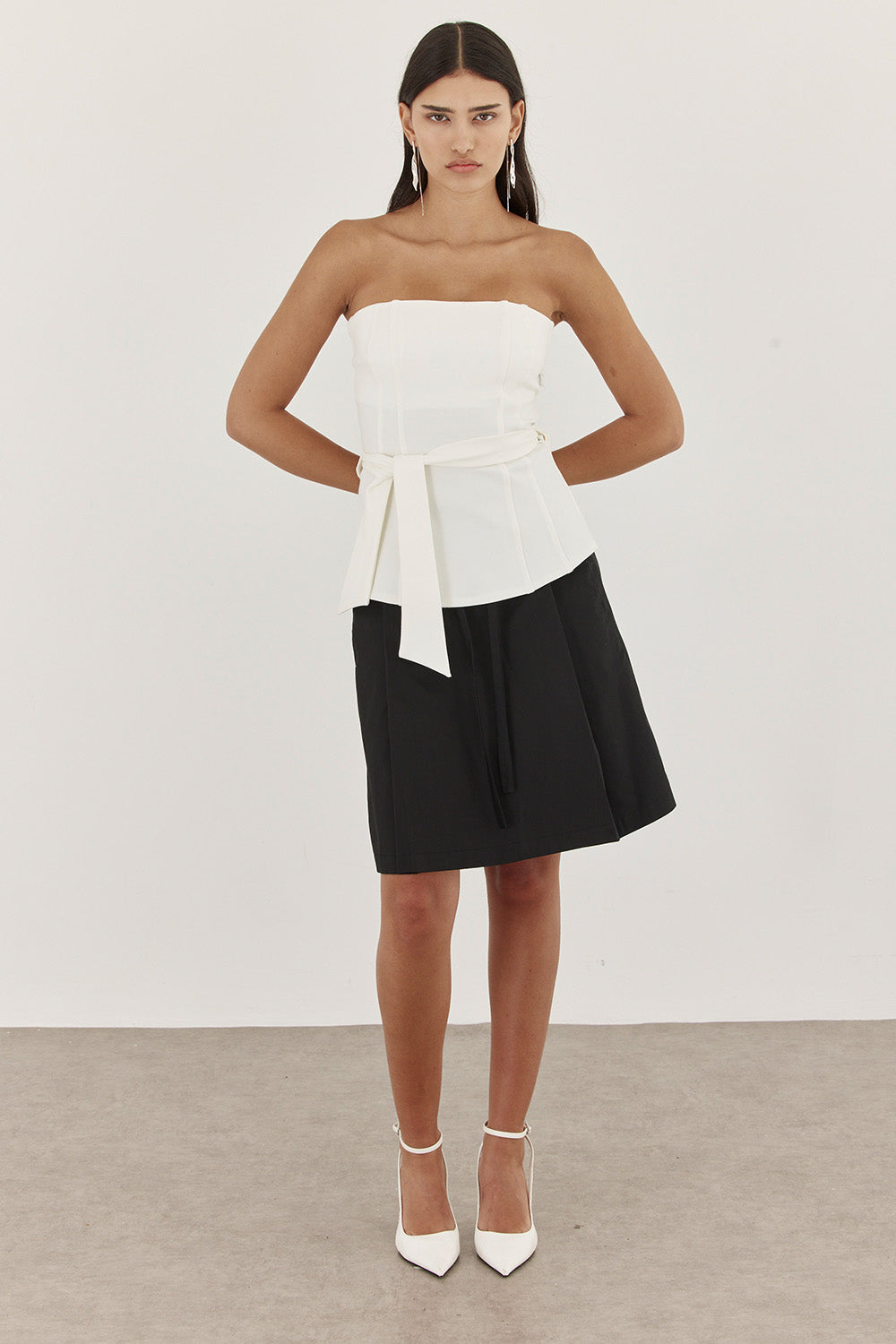 AIRI WHITE STRAPLESS TOP