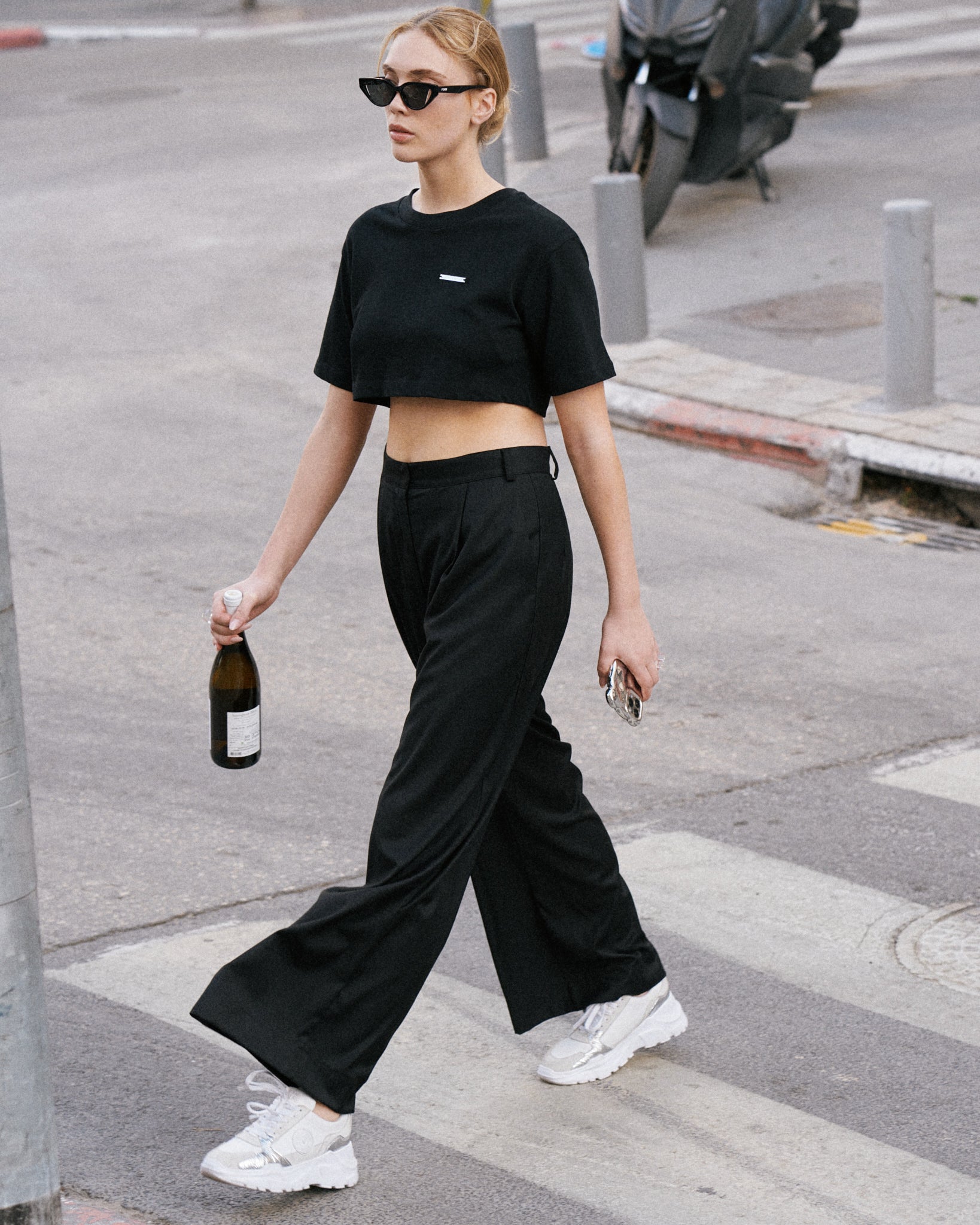 ICONIC LOGO T SHIRT -BLACK