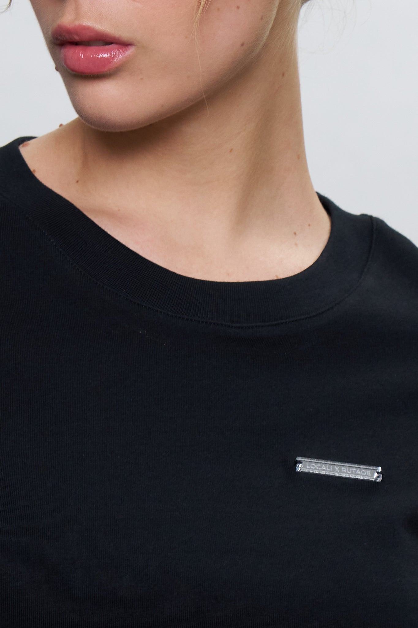 ICONIC LOGO T SHIRT -BLACK